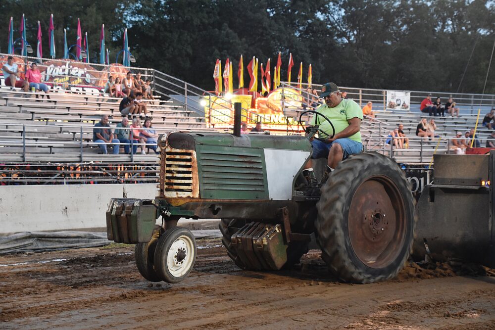 Light Farm Stock PACE Tractor Pulls Union County West End Fair